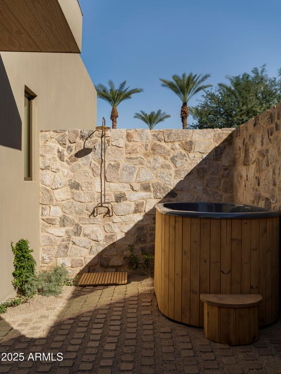 Image 40 of property listing at 8631 N AVENIDA DEL SOL --, Paradise Valley, AZ 85253