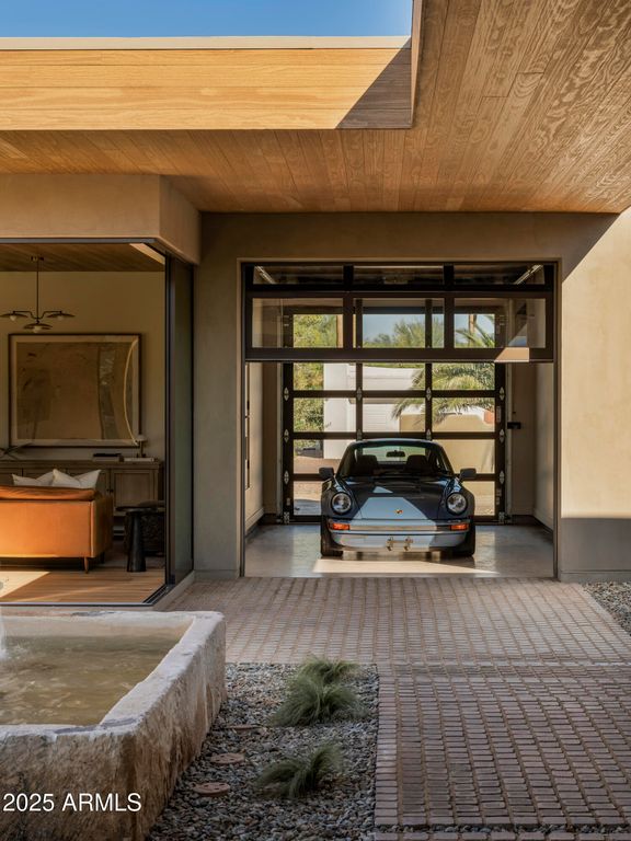 Image 5 of property listing at 8631 N AVENIDA DEL SOL --, Paradise Valley, AZ 85253