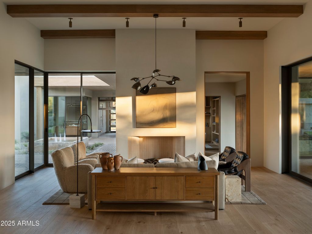 Image 8 of property listing at 8631 N AVENIDA DEL SOL --, Paradise Valley, AZ 85253