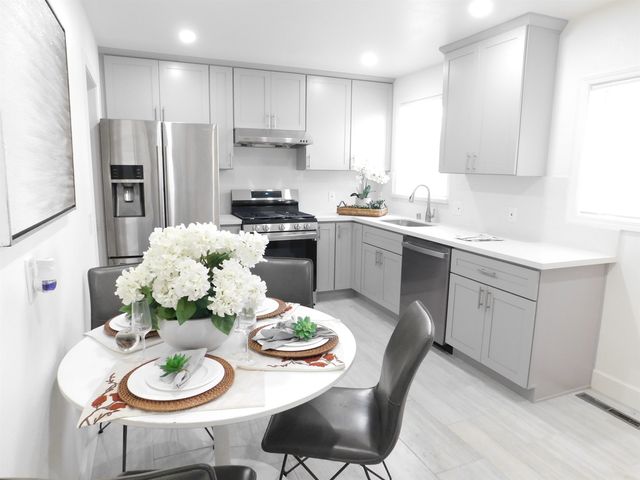 15018 Edgemoor St, San Leandro, CA 94579