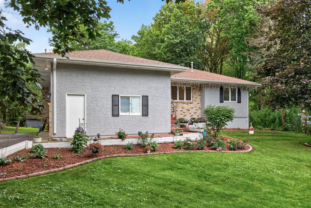 2848 Hallmark Avenue N, Oakdale, MN 55128 — exterior