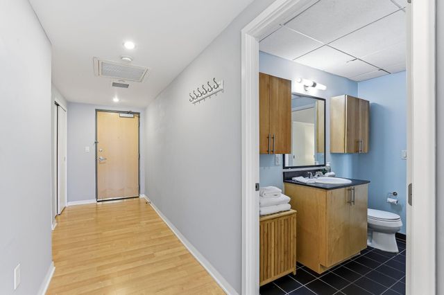 8151 33rd Avenue S 503, Bloomington, MN 55425