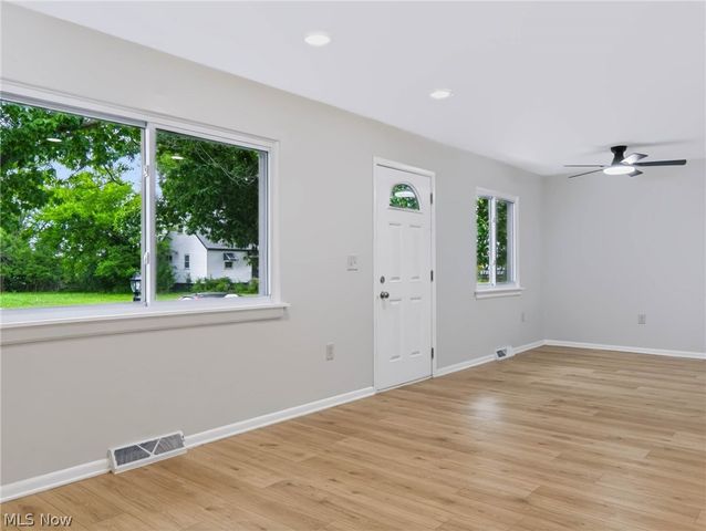 15909 Bryce Avenue, Cleveland, OH 44128
