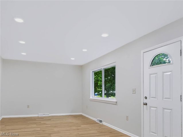 15909 Bryce Avenue, Cleveland, OH 44128