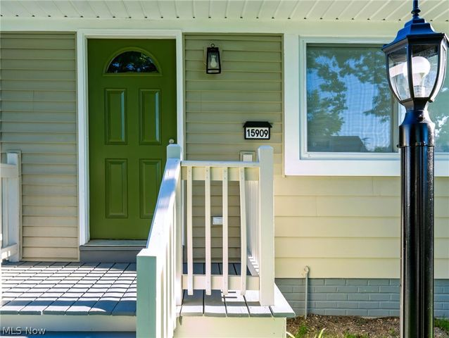 15909 Bryce Avenue, Cleveland, OH 44128