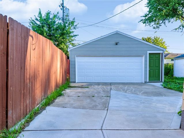 15909 Bryce Avenue, Cleveland, OH 44128