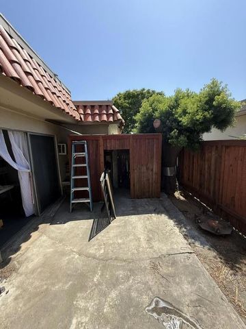 2 Mayapple Way, Irvine, CA 92612
