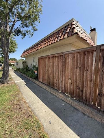 2 Mayapple Way, Irvine, CA 92612