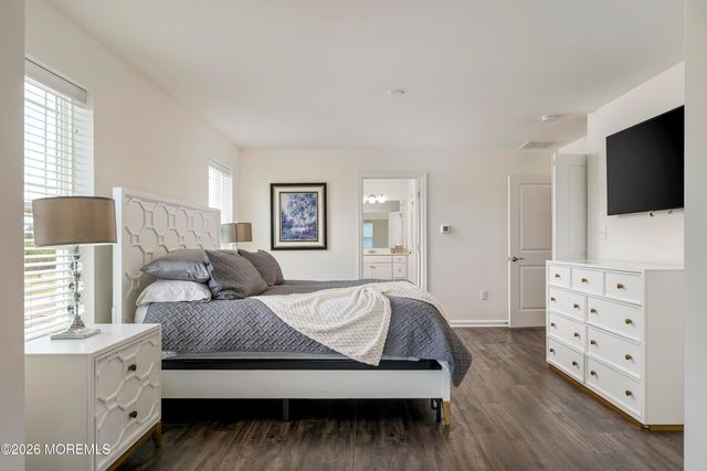 51 Ashburn Avenue, Manahawkin, NJ 08050