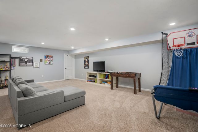 51 Ashburn Avenue, Manahawkin, NJ 08050