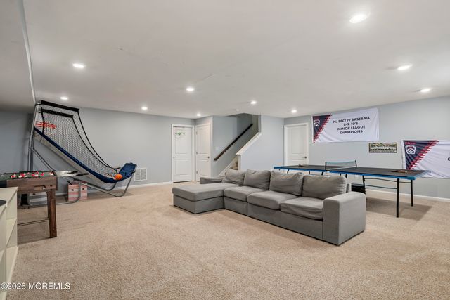 51 Ashburn Avenue, Manahawkin, NJ 08050