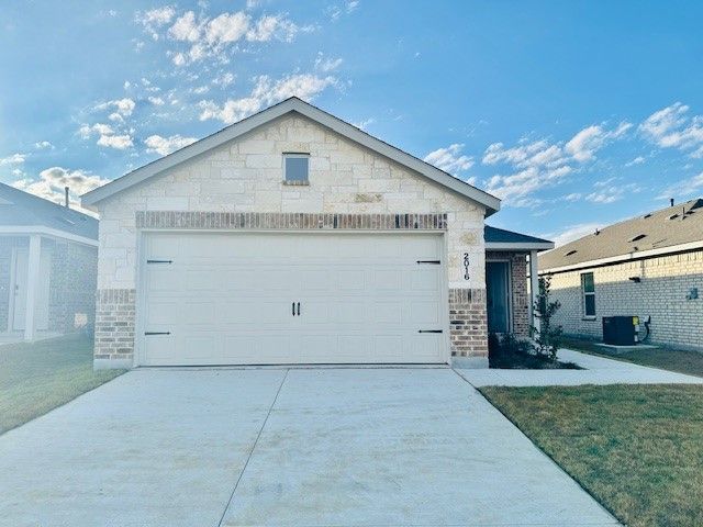 2016 Belgian Drive, Aubrey, TX 76227