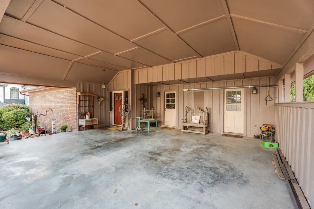 643 S Rough Creek Court, Granbury, TX 76048 — photo 4