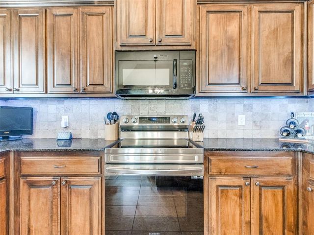 3716 Catamaran Drive, Yukon, OK 73099