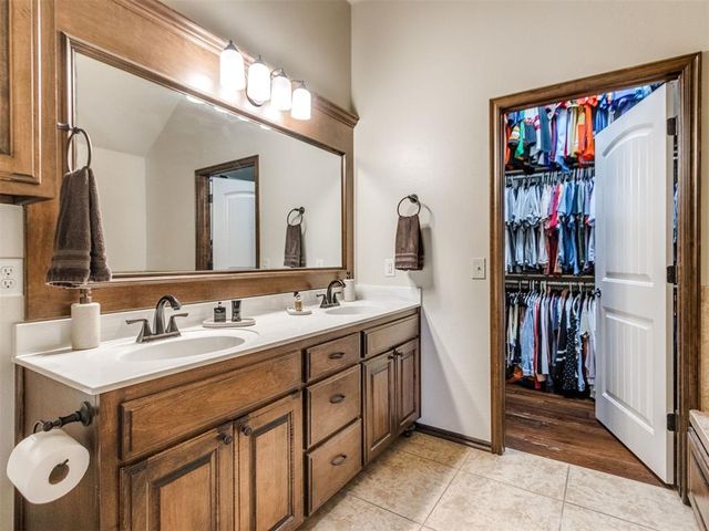 3716 Catamaran Drive, Yukon, OK 73099