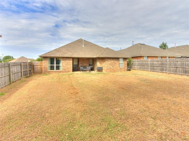 3716 Catamaran Drive, Yukon, OK 73099