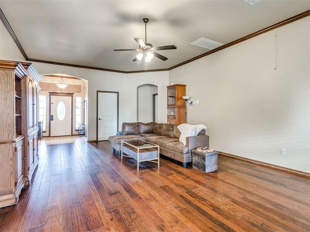 3716 Catamaran Drive, Yukon, OK 73099