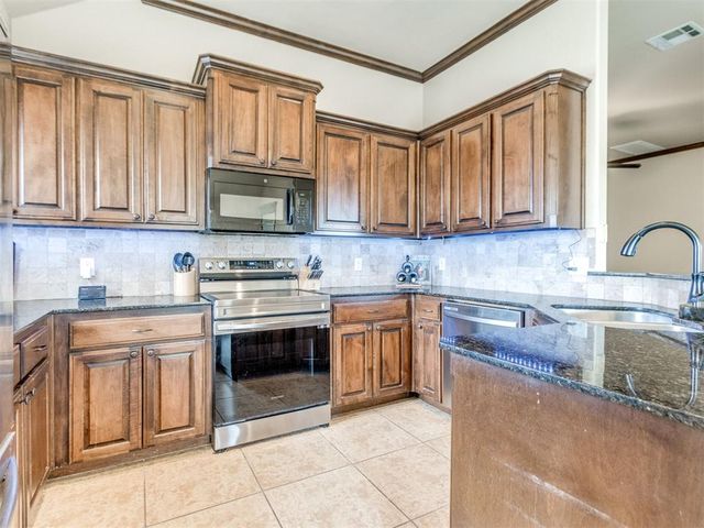 3716 Catamaran Drive, Yukon, OK 73099