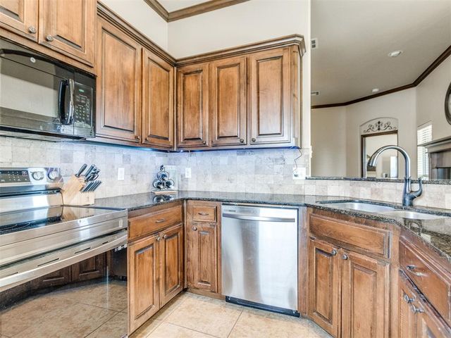 3716 Catamaran Drive, Yukon, OK 73099