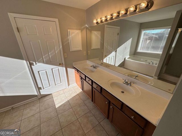 1830 Cooper Lakes Drive, Grayson, GA 30017