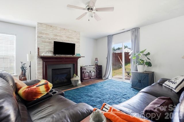 1718 Aldershot Court, Dallas, NC 28034