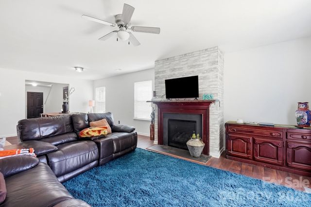 1718 Aldershot Court, Dallas, NC 28034