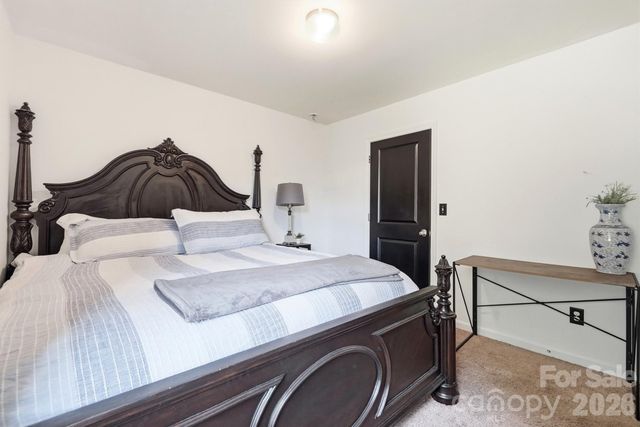 1718 Aldershot Court, Dallas, NC 28034
