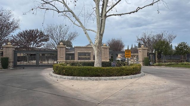 3651 W Pomegranate Lane, Fresno, CA 93711