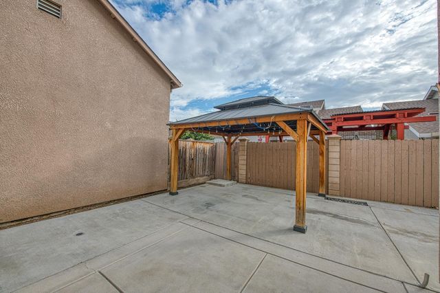 3651 W Pomegranate Lane, Fresno, CA 93711