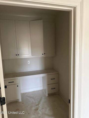 1068 Riverside Lane, Pearl, MS 39208