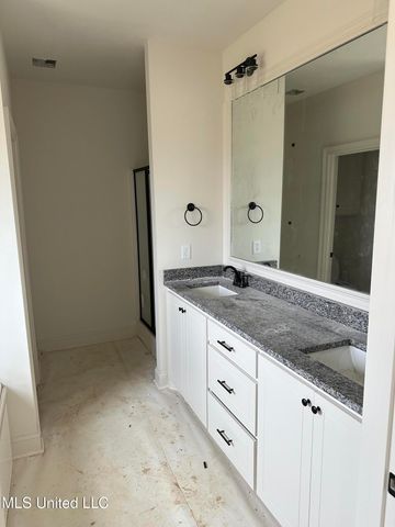 1068 Riverside Lane, Pearl, MS 39208