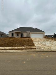 1068 Riverside Lane, Pearl, MS 39208