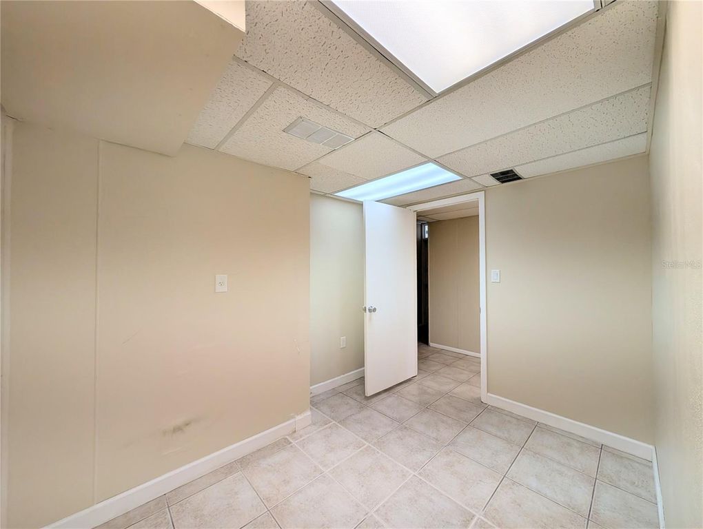 Image 11 of property listing at 1505 60TH AVENUE W, Bradenton, FL 34207