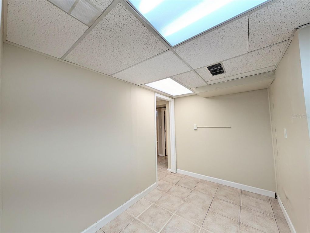 Image 12 of property listing at 1505 60TH AVENUE W, Bradenton, FL 34207