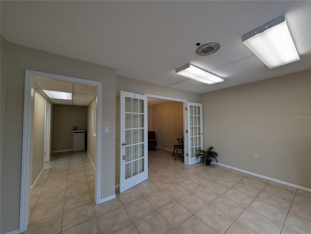 Image 15 of property listing at 1505 60TH AVENUE W, Bradenton, FL 34207