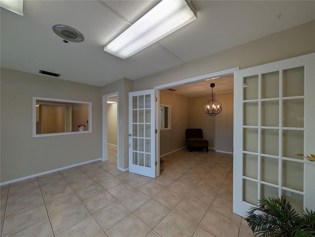Image 16 of property listing at 1505 60TH AVENUE W, Bradenton, FL 34207