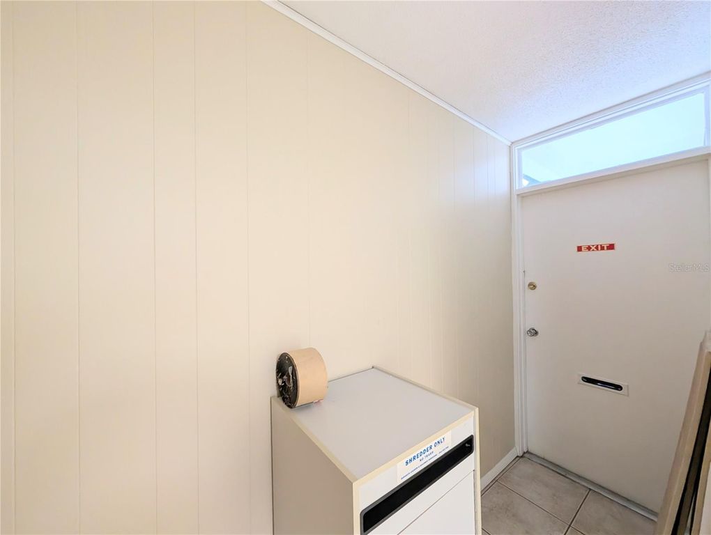 Image 18 of property listing at 1505 60TH AVENUE W, Bradenton, FL 34207