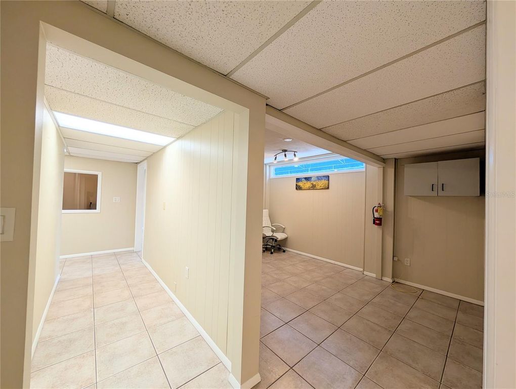 Image 9 of property listing at 1505 60TH AVENUE W, Bradenton, FL 34207