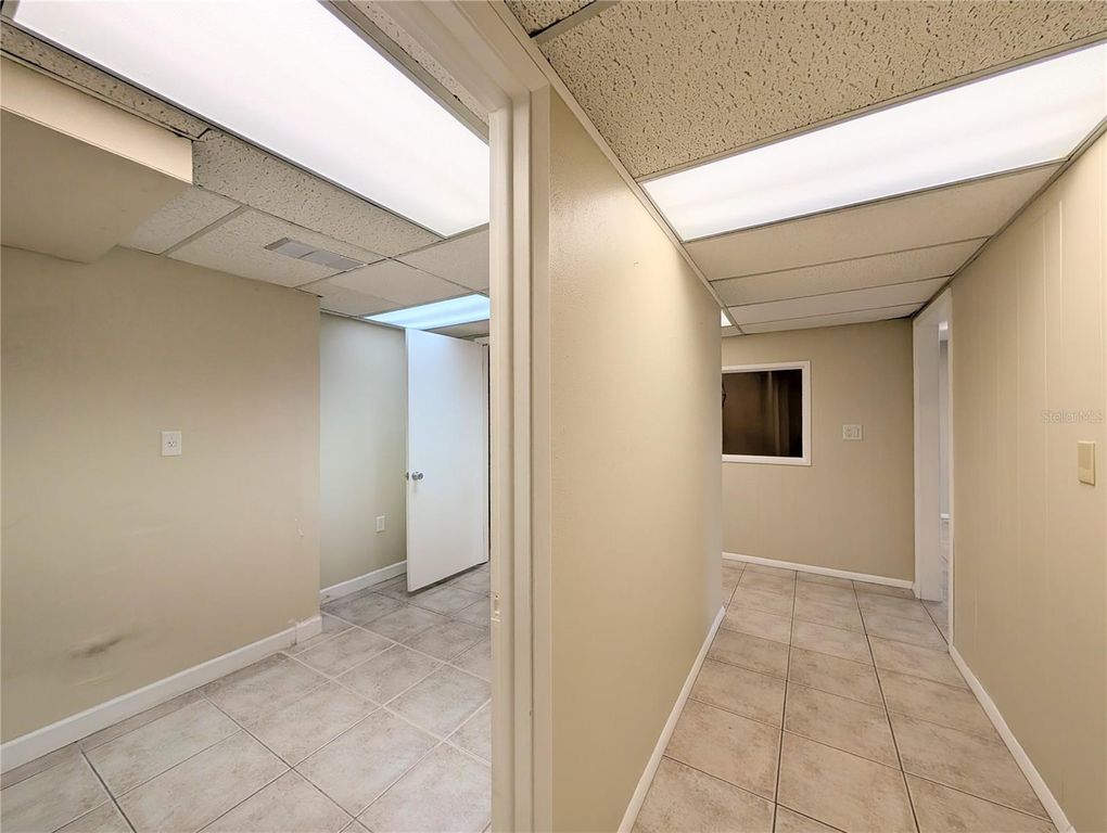 Image 10 of property listing at 1505 60TH AVENUE W, Bradenton, FL 34207