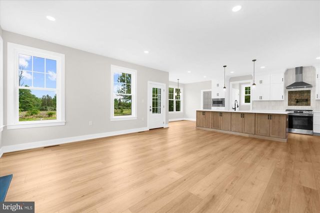 394 RENNINGER RD, Perkiomenville, PA 18074