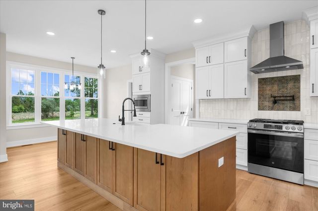 394 RENNINGER RD, Perkiomenville, PA 18074