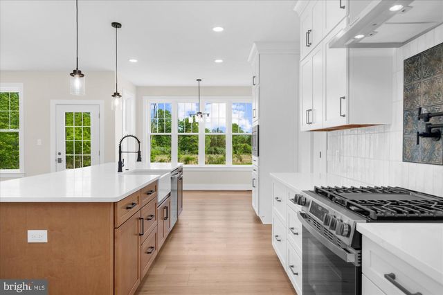394 RENNINGER RD, Perkiomenville, PA 18074