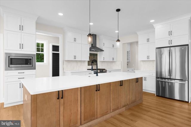 394 RENNINGER RD, Perkiomenville, PA 18074