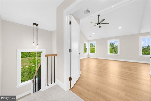 394 RENNINGER RD, Perkiomenville, PA 18074