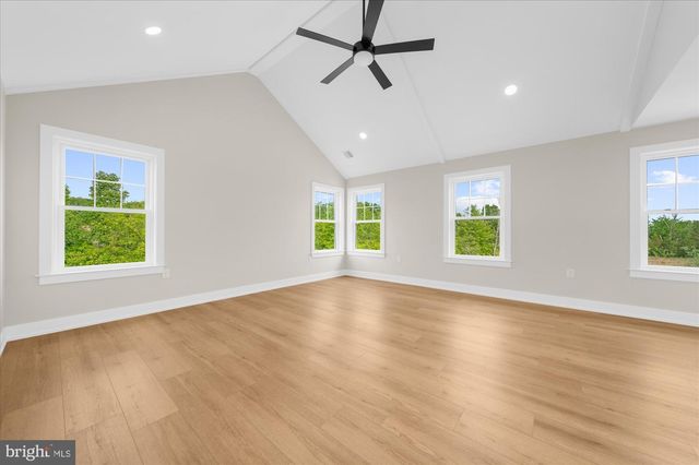 394 RENNINGER RD, Perkiomenville, PA 18074