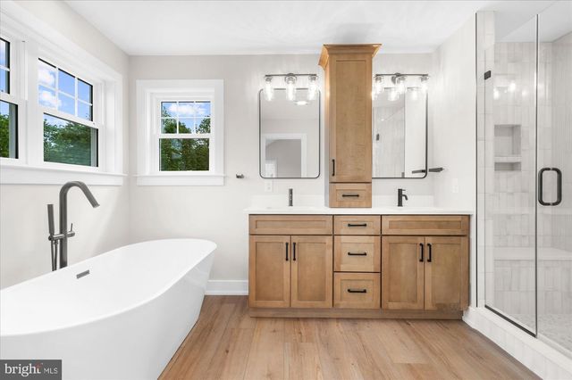 394 RENNINGER RD, Perkiomenville, PA 18074
