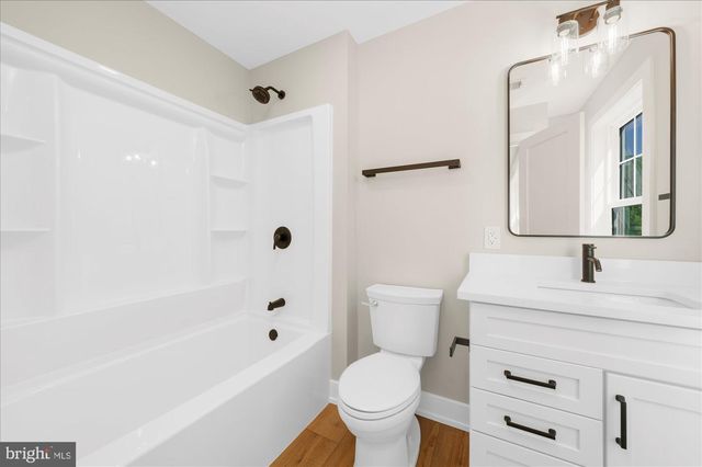 394 RENNINGER RD, Perkiomenville, PA 18074
