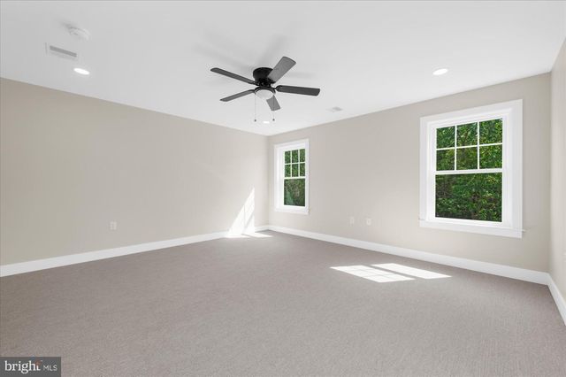394 RENNINGER RD, Perkiomenville, PA 18074
