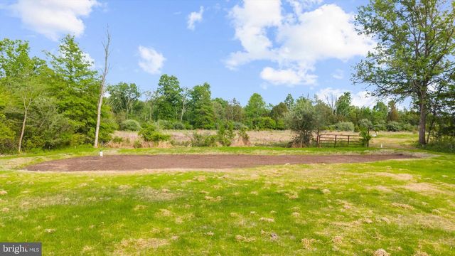 394 RENNINGER RD, Perkiomenville, PA 18074