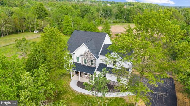 394 RENNINGER RD, Perkiomenville, PA 18074
